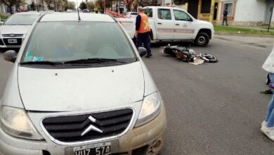 Photo of Fuerte choque entre una moto y un auto