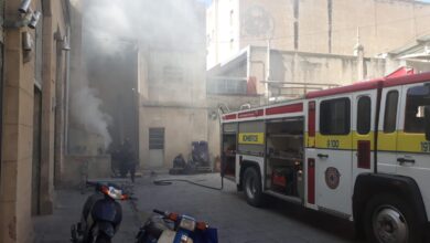 Photo of Incendiaron papeles en el patio del Correo