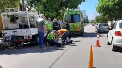 Photo of Ciclista hospitalizada: La encerró un auto y se fugó