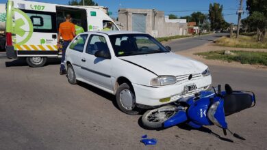 Photo of Fuerte choque entre un auto y una moto