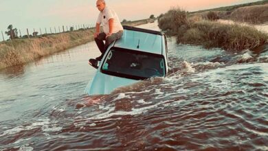 Photo of Se le quedó la camioneta en una inundación y su reclamo se viralizó