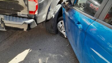 Photo of Iba en auto y chocó contra una camioneta estacionada