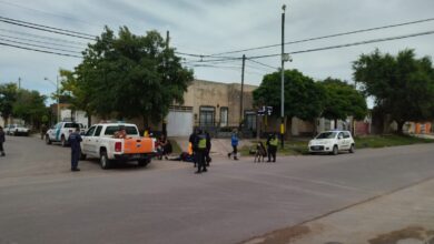 Photo of Motociclistas heridos al chocar contra un auto