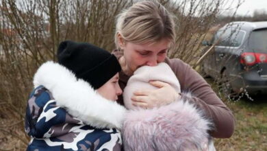 Photo of Una mujer ayudó a dos niños a escapar de Ucrania