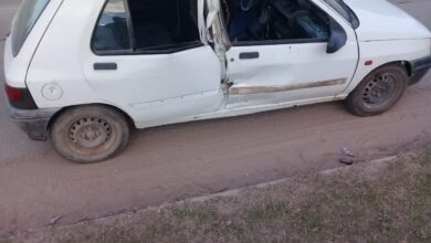 Photo of Fuerte choque entre un auto y un camión