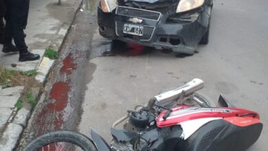 Photo of Un motociclista quedó inconsciente al chocar con un auto