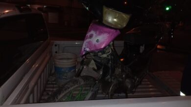 Photo of Dejaron la moto y huyeron del lugar tras colionar con un auto