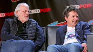 Photo of El emotivo reencuentro de Michael J. Fox y Christopher Lloyd, estrellas de “Volver al futuro”