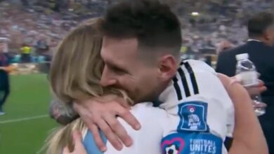 Photo of Quién la mujer con la que Messi se dio un emotivo abrazo