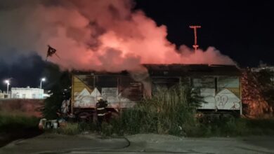 Photo of Se incendió un vagón en el que vivía un hombre en situación de calle