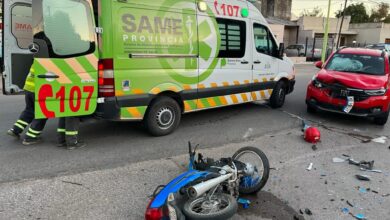 Photo of Motociclista chocó contra una camioneta y sufrió traumatismos