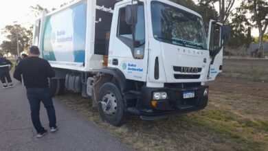 Photo of Motociclista chocó contra un camión de recolección de residuos